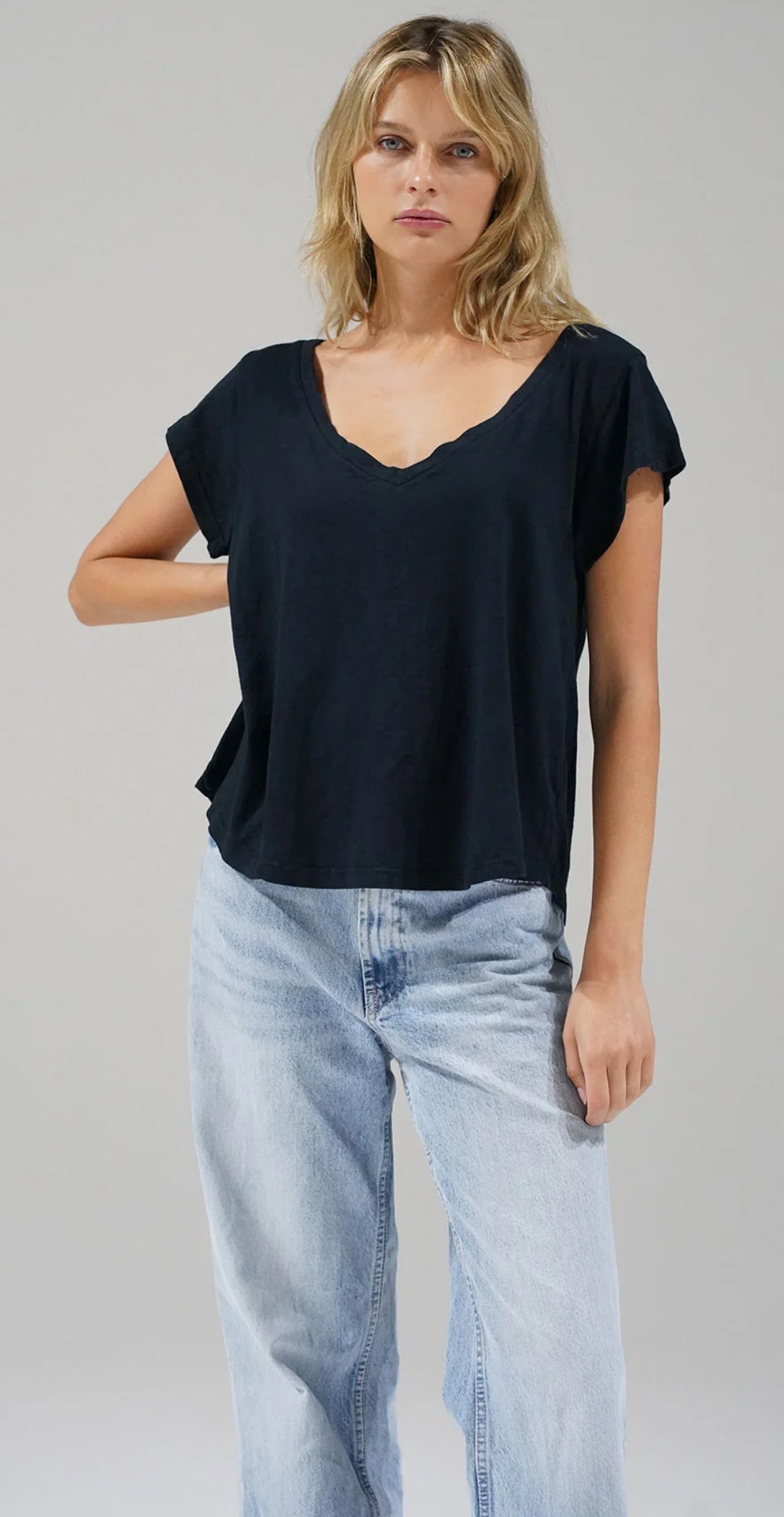 LNA Deep V Fitted Tee- Black