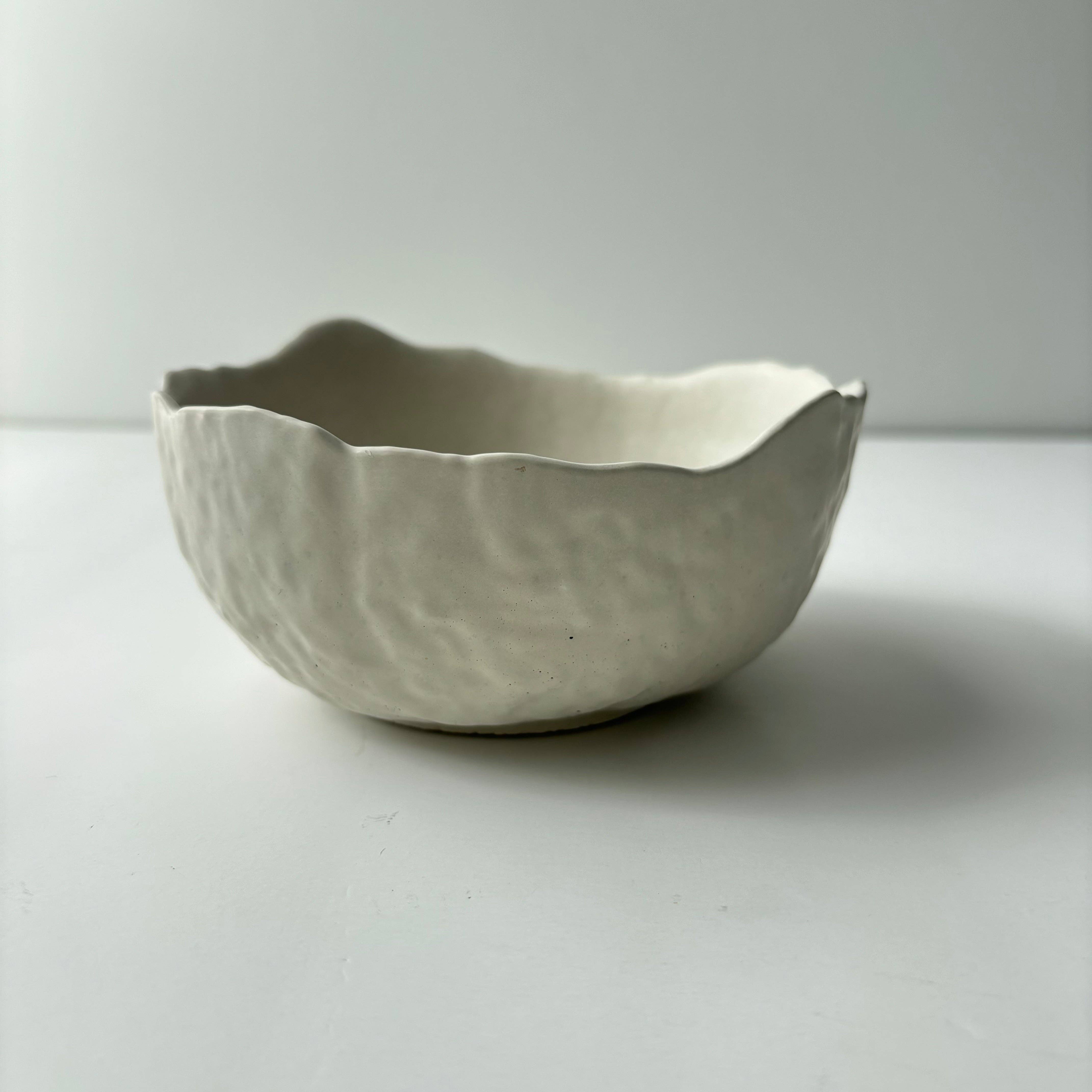 Daso Textured Bowl: Matte Black (painted)