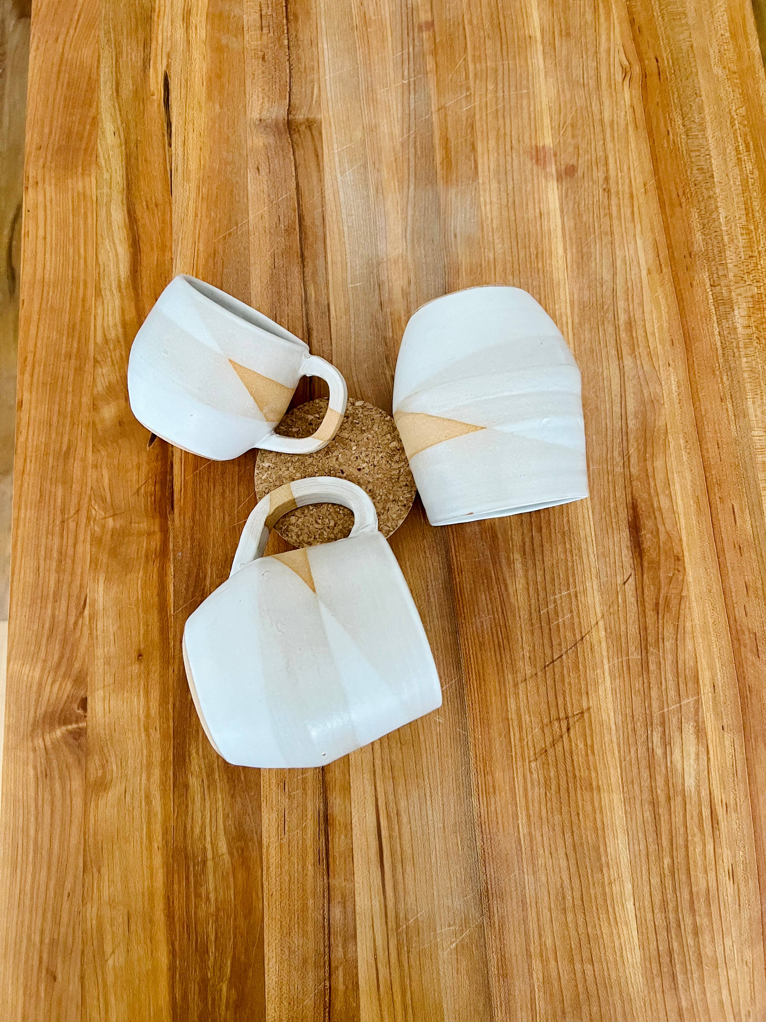Hands on Ceramics Criss-Cross Coffee Mug: WHITE