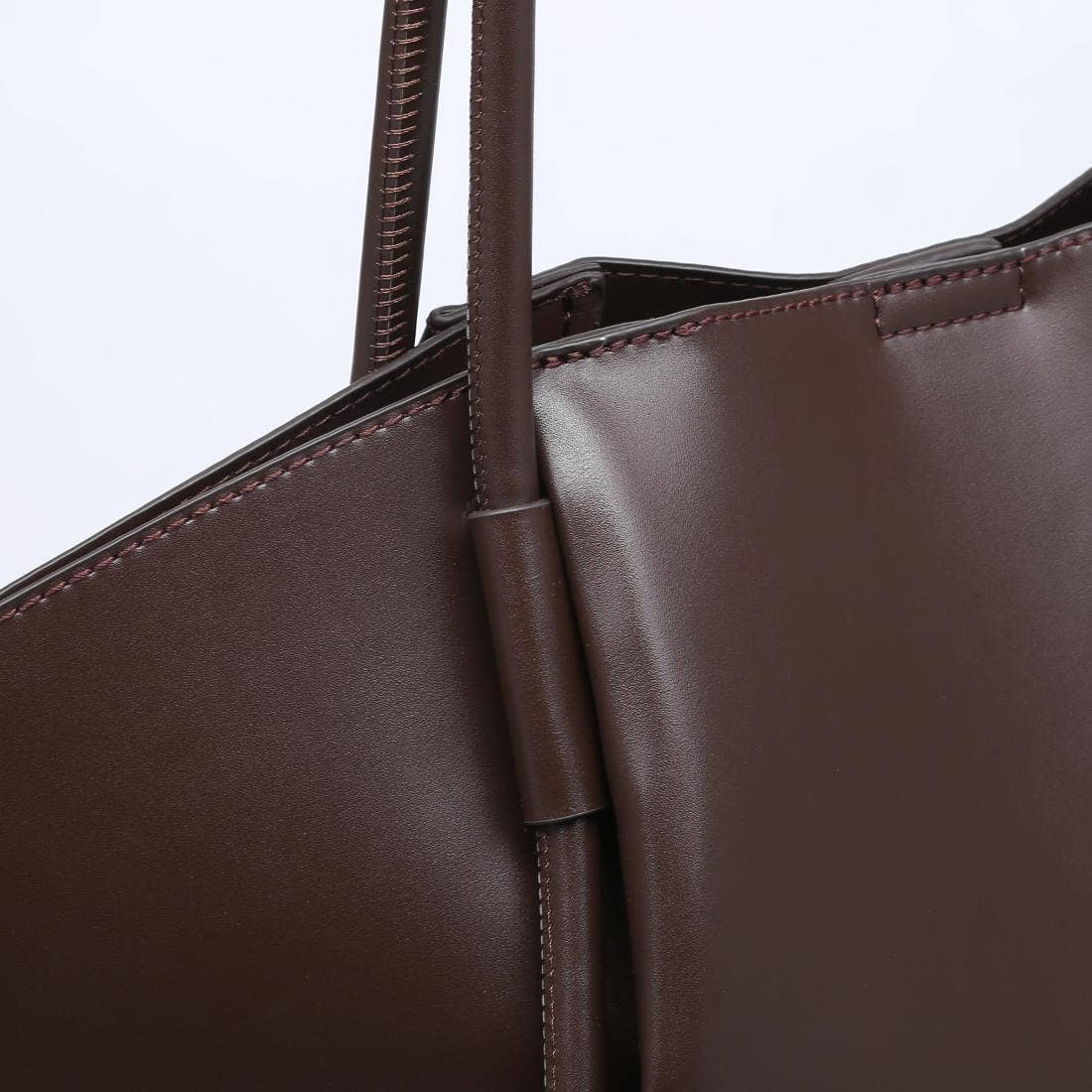 URBAN EXPRESSIONS Caspien Tote: Chocolate