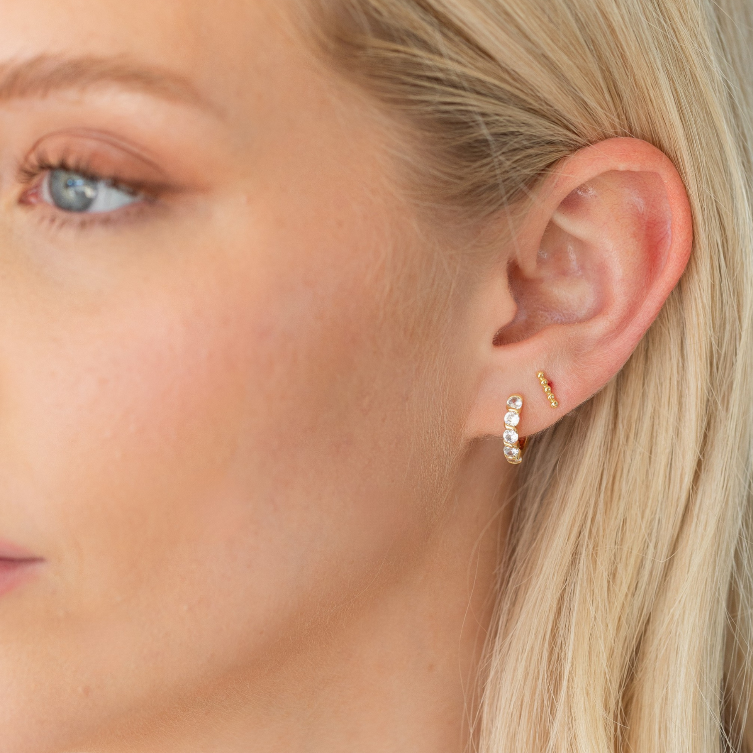 Dot Bar Stud On Velvet Gift Tag: Gold