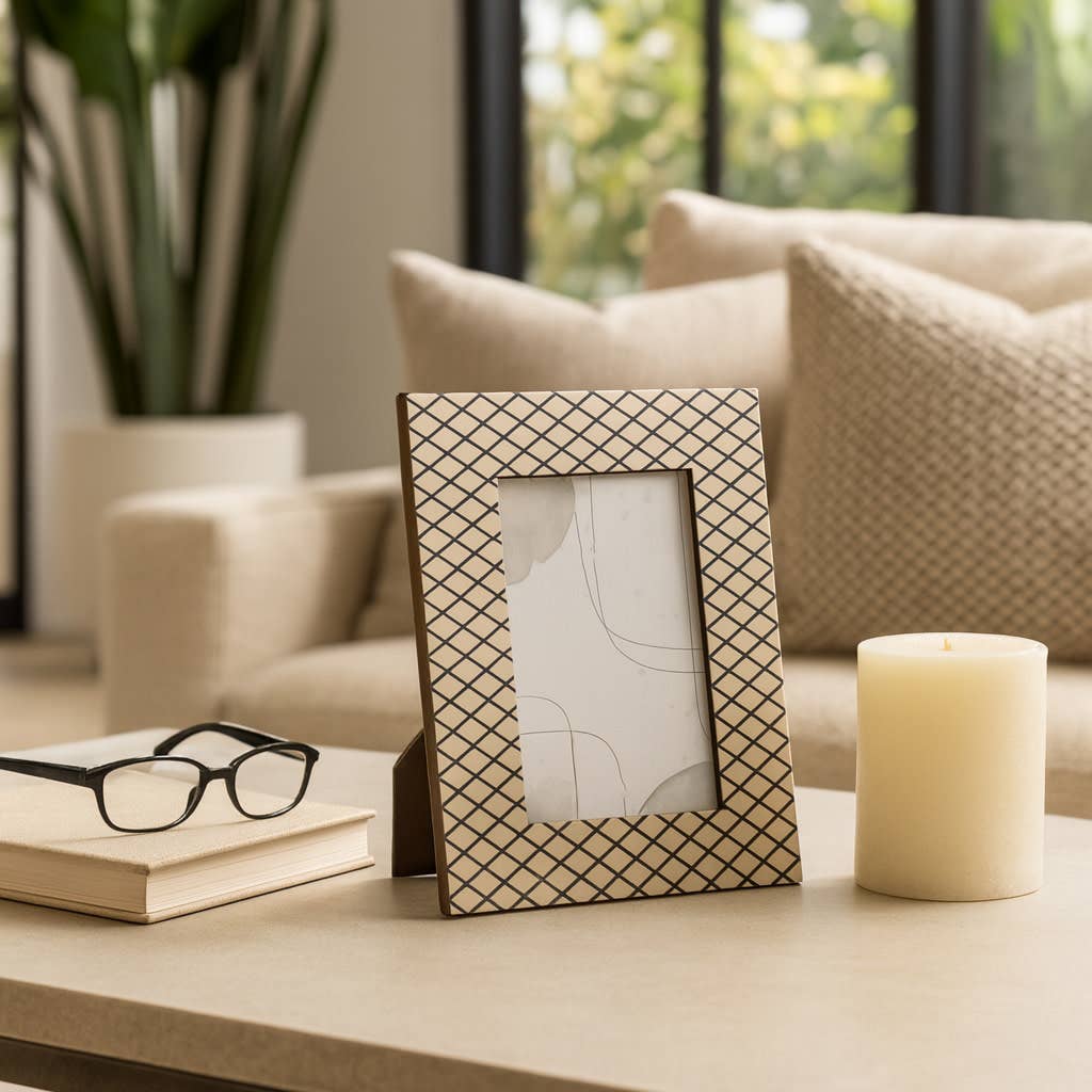 Resin Wood Diamond Pattern Photo Frame - Black, 4x6 in.
