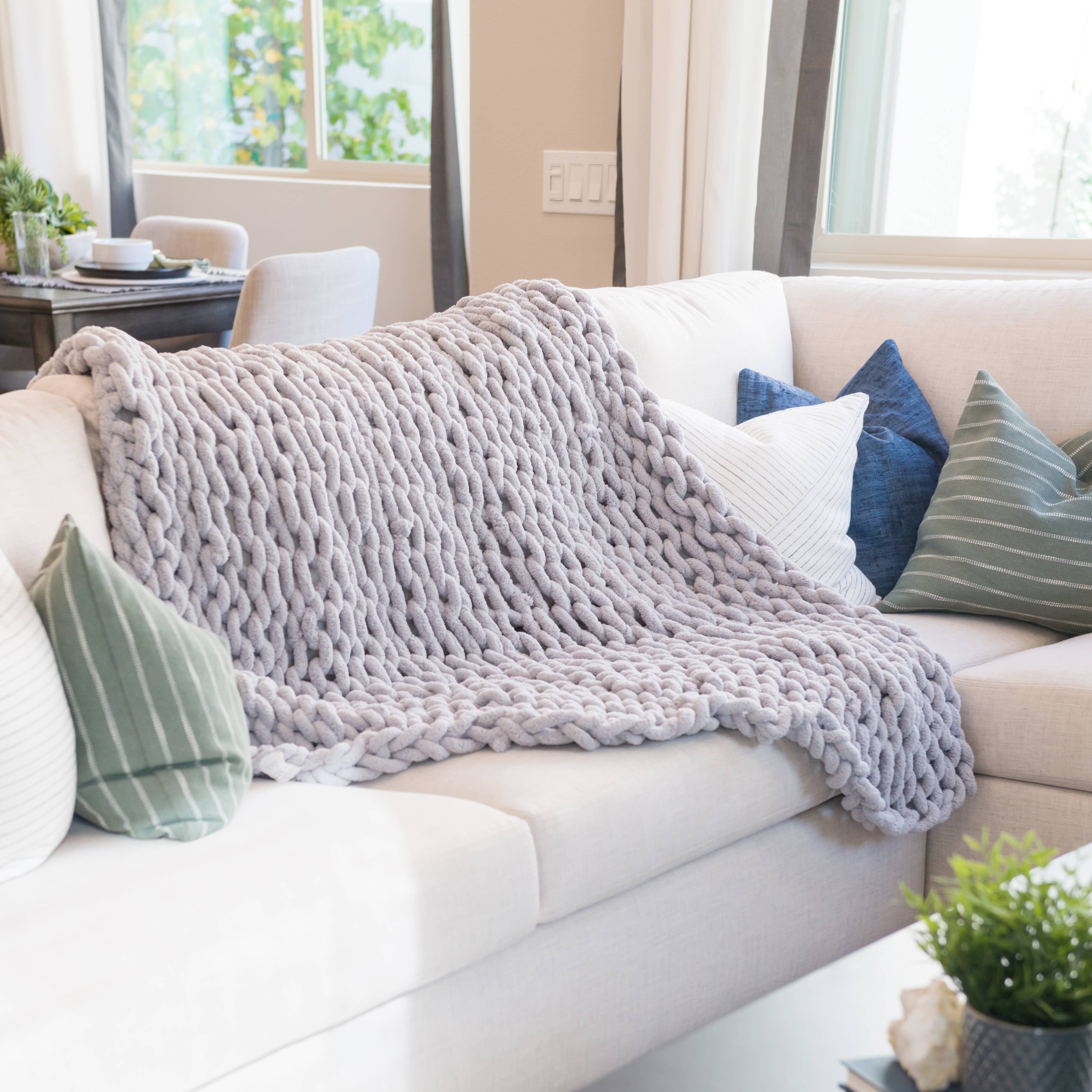 Chunky Knit Throw- Multiple Colors: Oatmeal cream