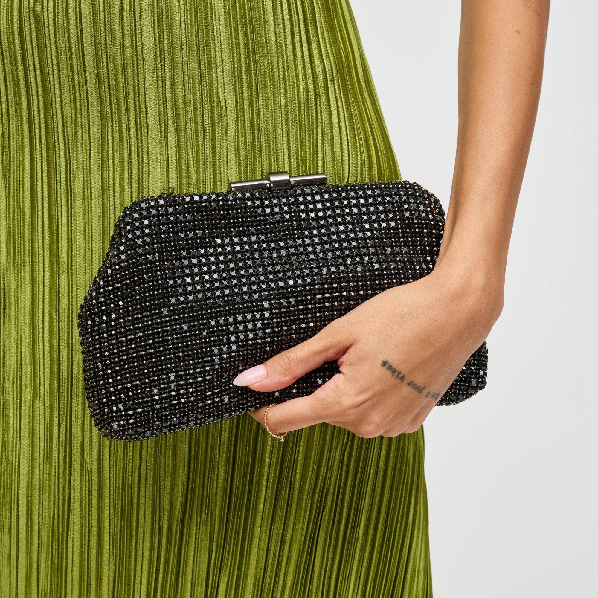 URBAN EXPRESSIONS Delfina Evening Bag in Black