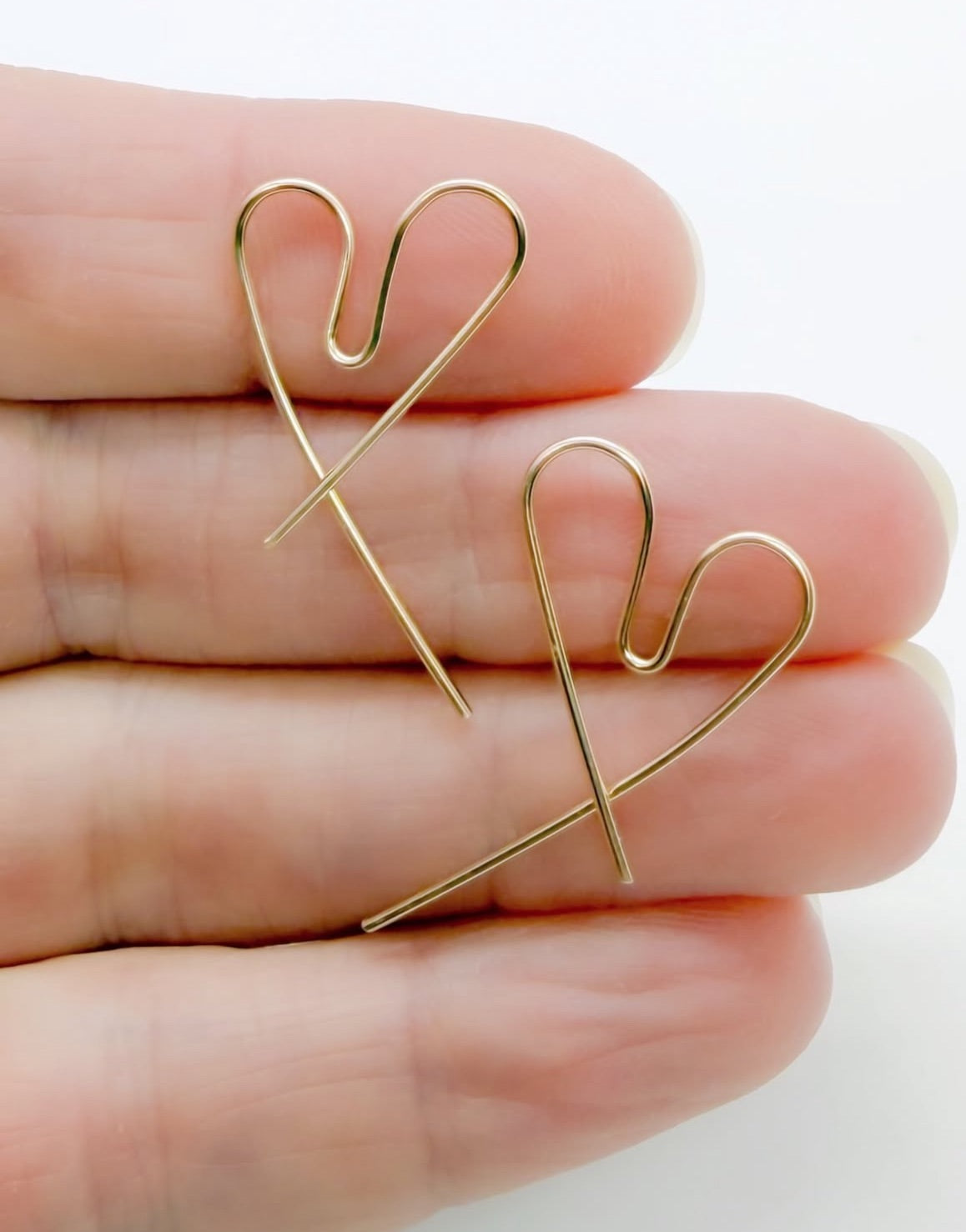 MATTE PORCELAIN Linear Heart Threaders