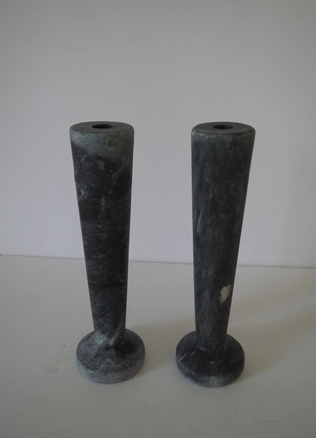 ALEKA Nior Grey Marble Candleholder