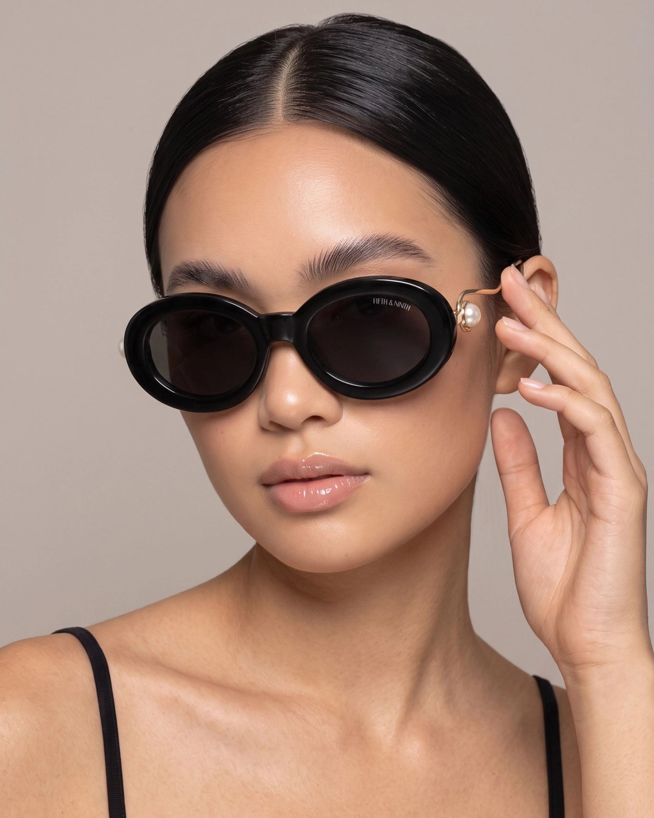 FIFTH & NINTH Arielle Sunglasses: Black + Polorized