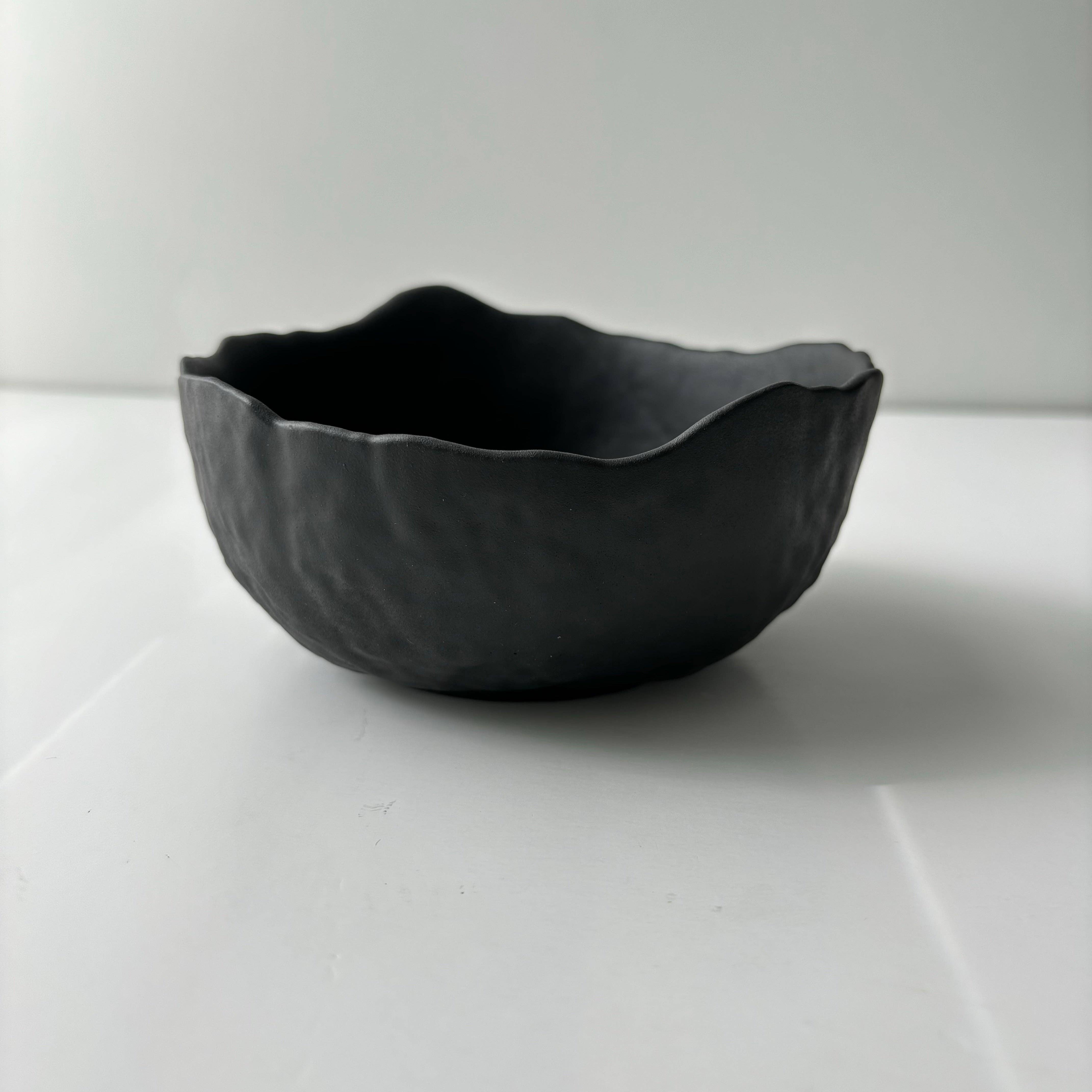 Daso Textured Bowl: Matte Black (painted)